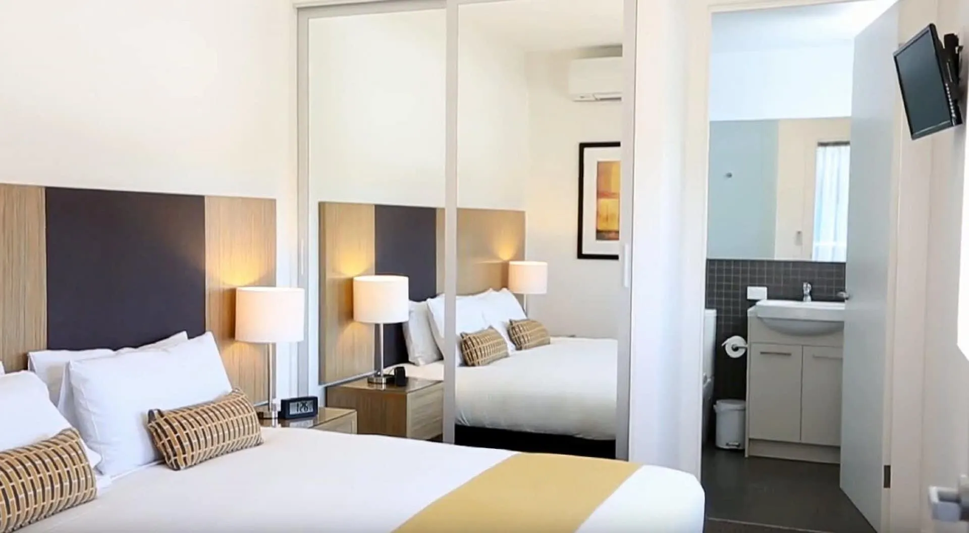 ****  Quest King William South Aparthotel Adelaide Australia